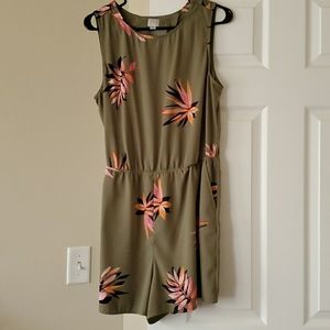 Summer romper with pockets